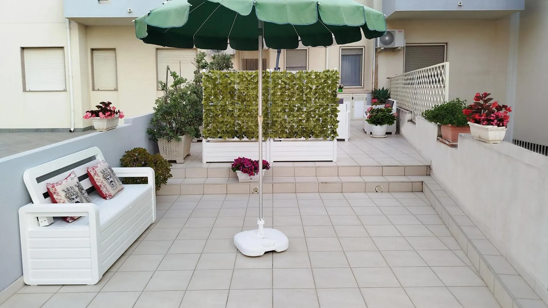 Appartamento Casa Rosa sul Mare Capo dʼOrlando 0*,  Italia